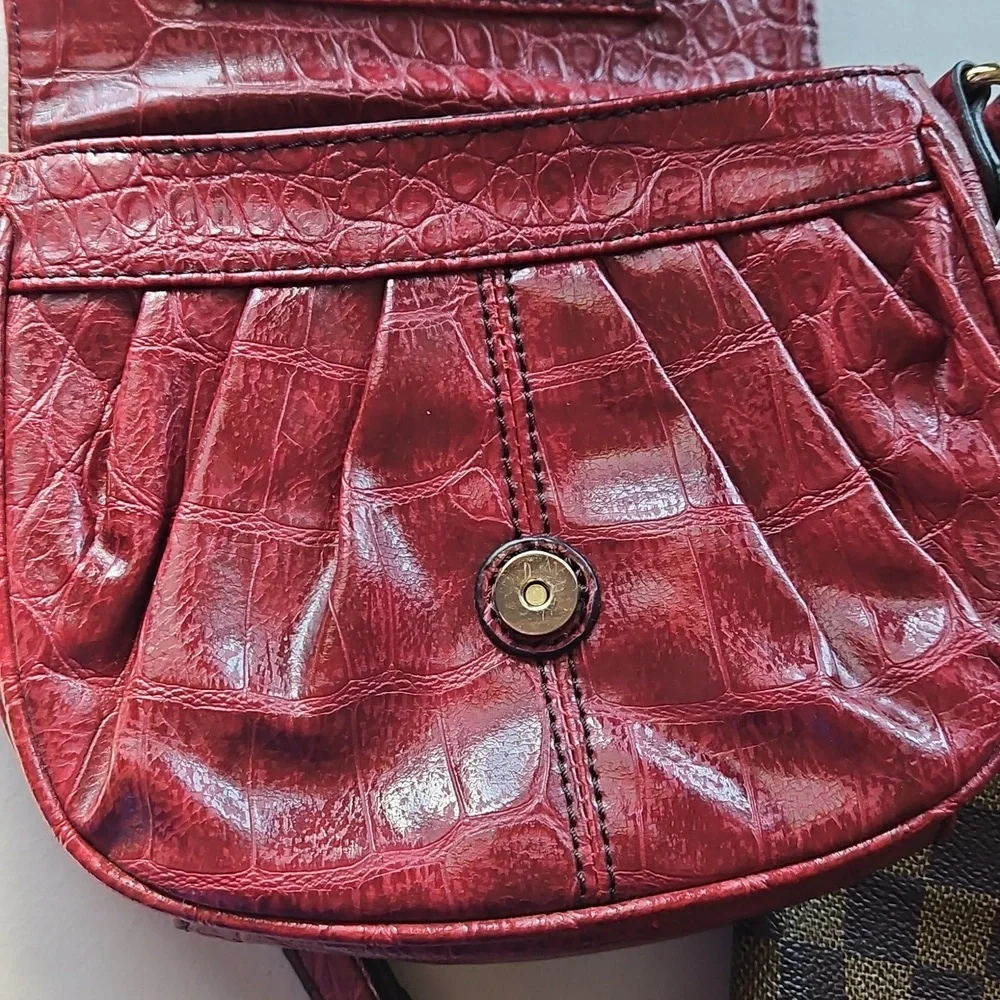 Nine West Bag Crocidile Embossed Red With GOLD Crossbody - Picture 2 of 12
